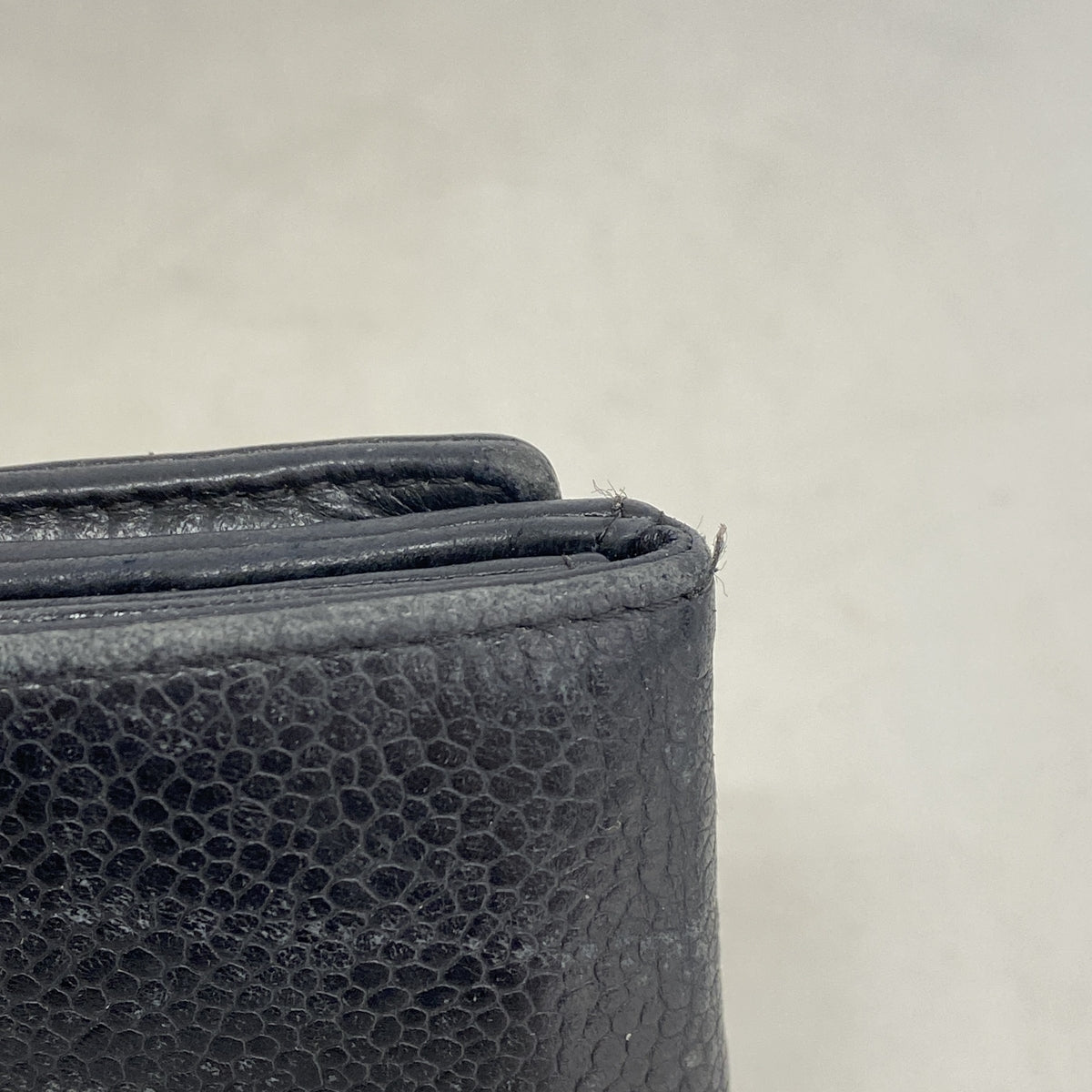 【6he4493-k】シャネル 財布 キャビアスキン ブラック ゴールド金具【中古】レディース