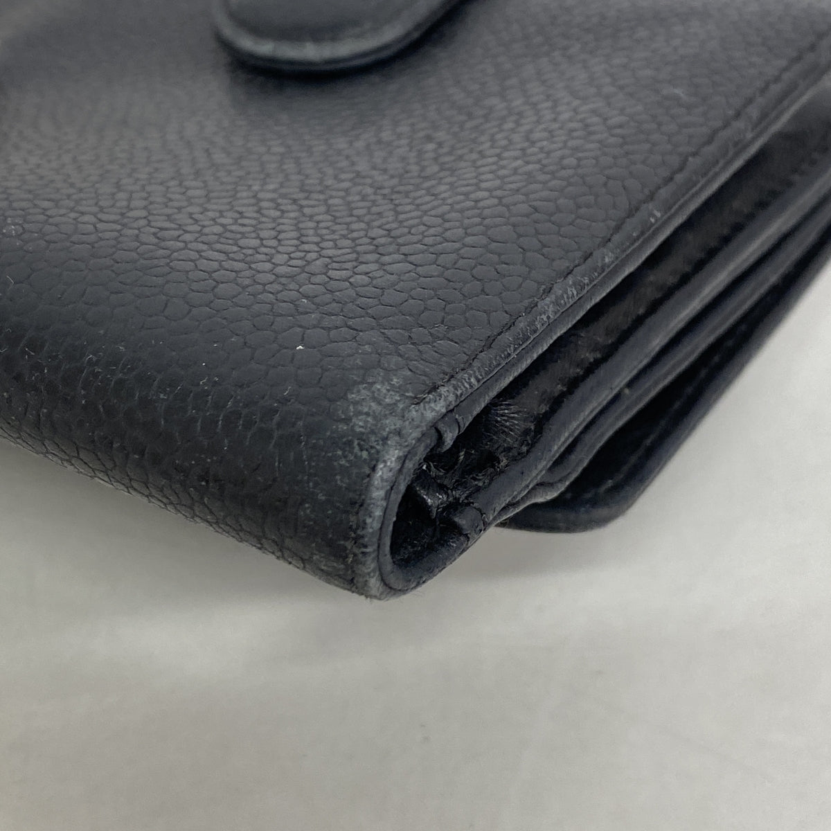 【6he4493-k】シャネル 財布 キャビアスキン ブラック ゴールド金具【中古】レディース