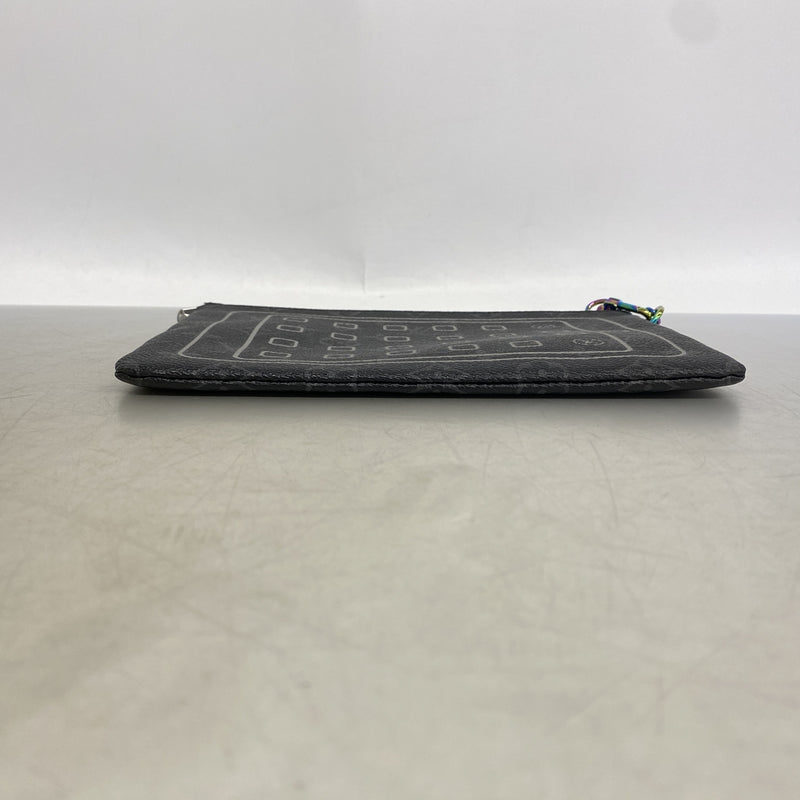 【6he4494-k】ルイヴィトン クラッチバッグ モノグラム・エクリプス フラッシュiPadポーチ M64449 ブラック フラグメントデザイン【中古】メンズ