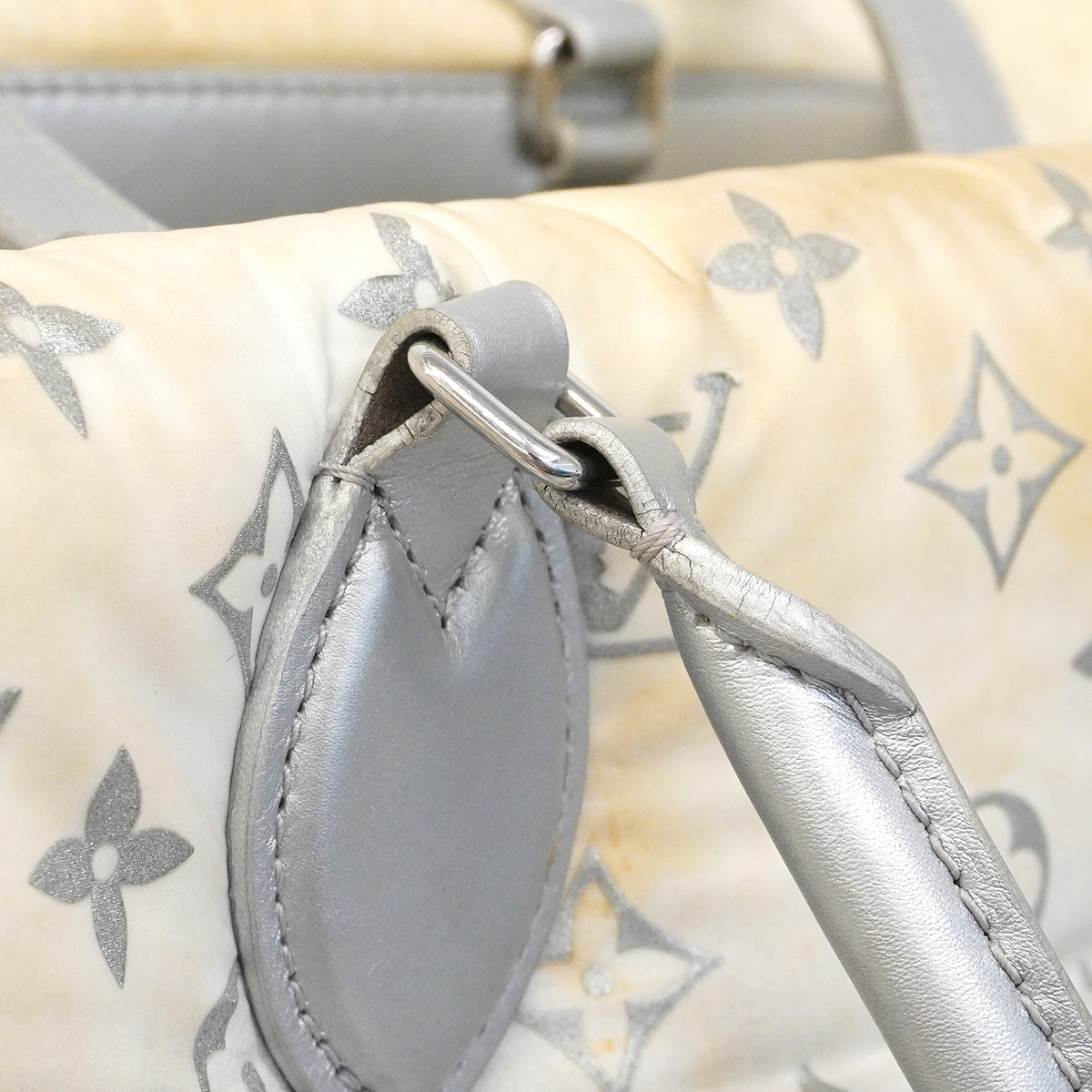 【6he4527-h】ルイヴィトン トートバッグ モノグラム・ナイロン/LV SKI オンザゴーMM M11847 フロスト 2wayバッグ【中古】レディース