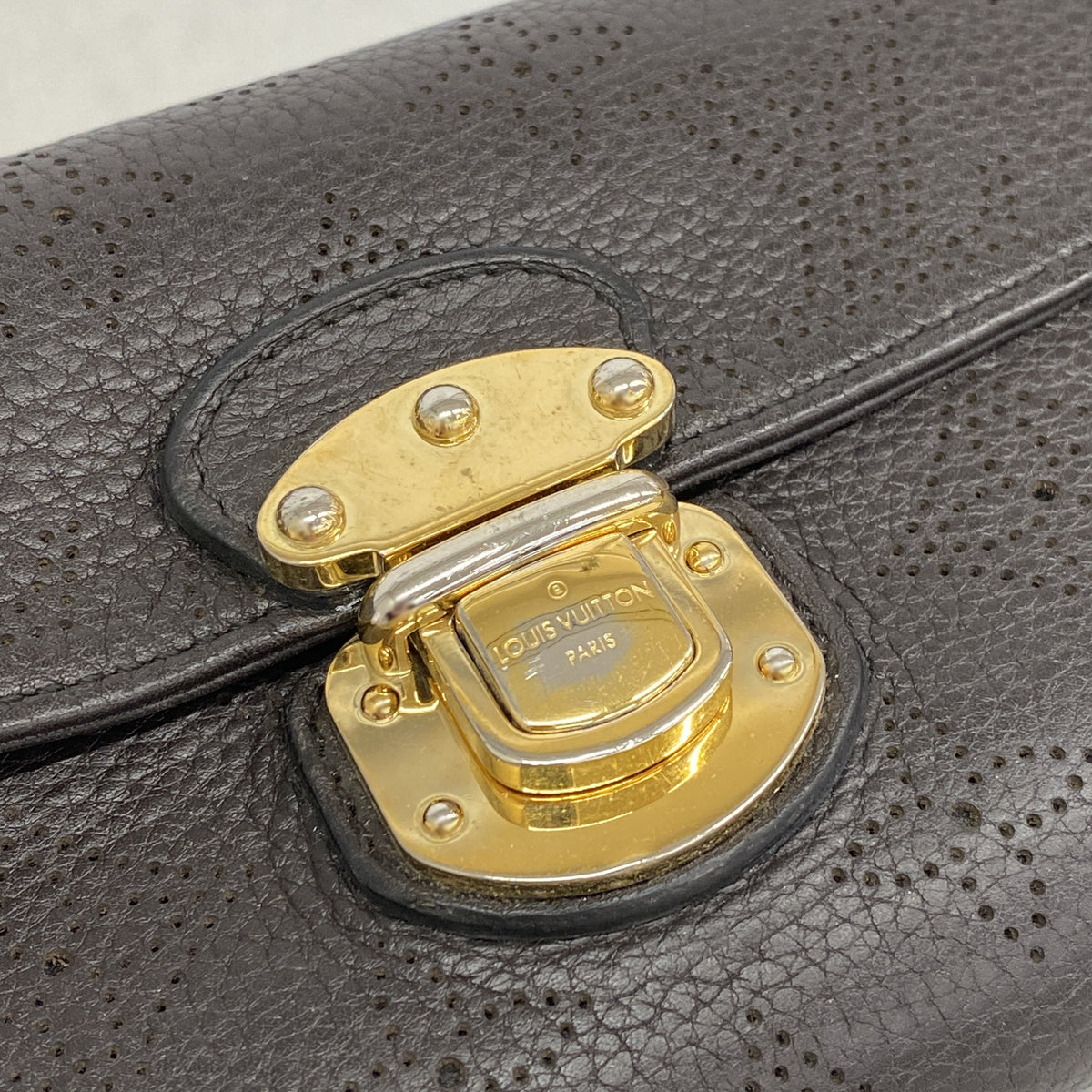 【6he4621-k】ルイヴィトン 三つ折り長財布 マヒナ ポルトフォイユアメリア M95968 ショコラ【中古】レディース