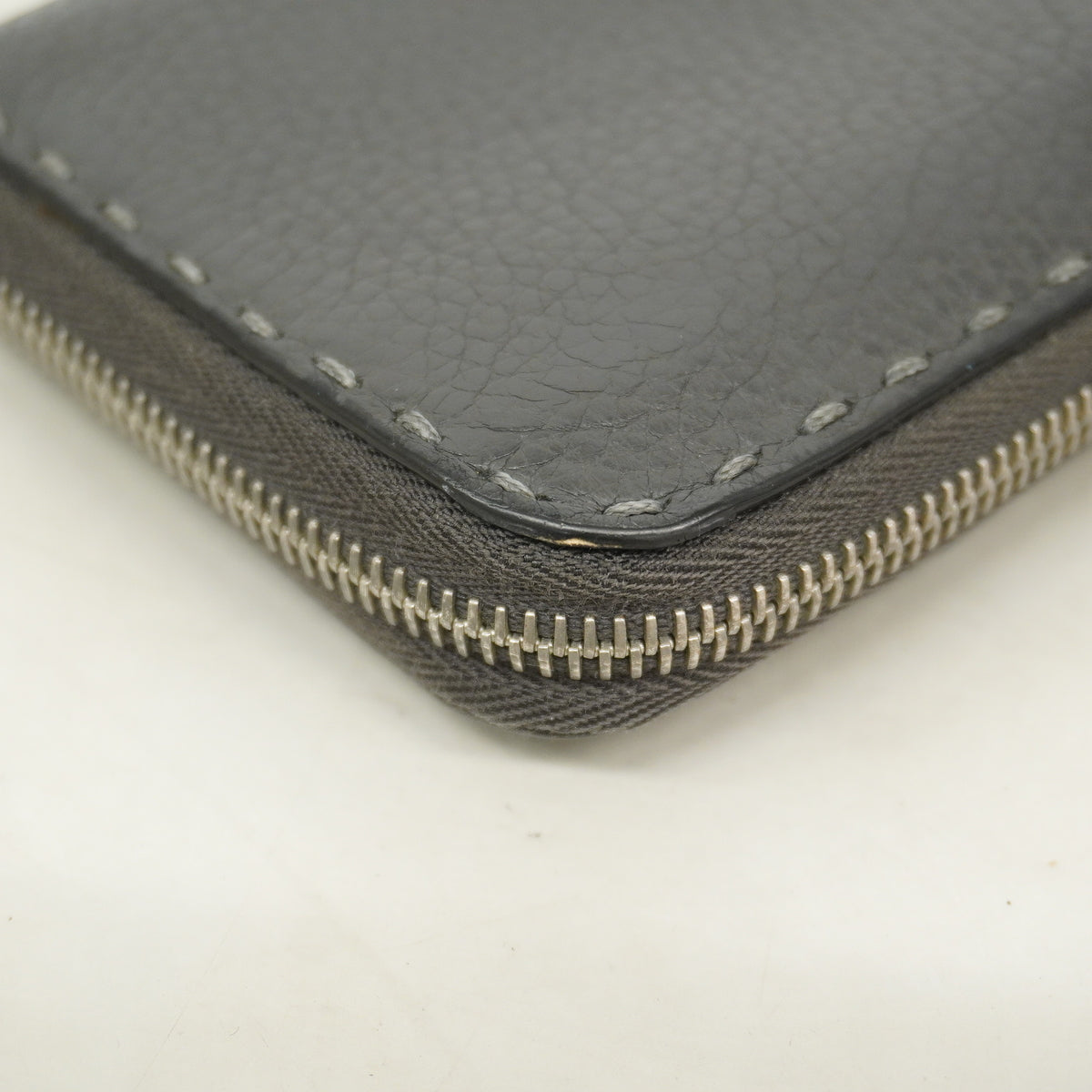 【6he4628】フェンディ 長財布 レザー ブラック シルバー金具【中古】メンズ レディース ユニセックス