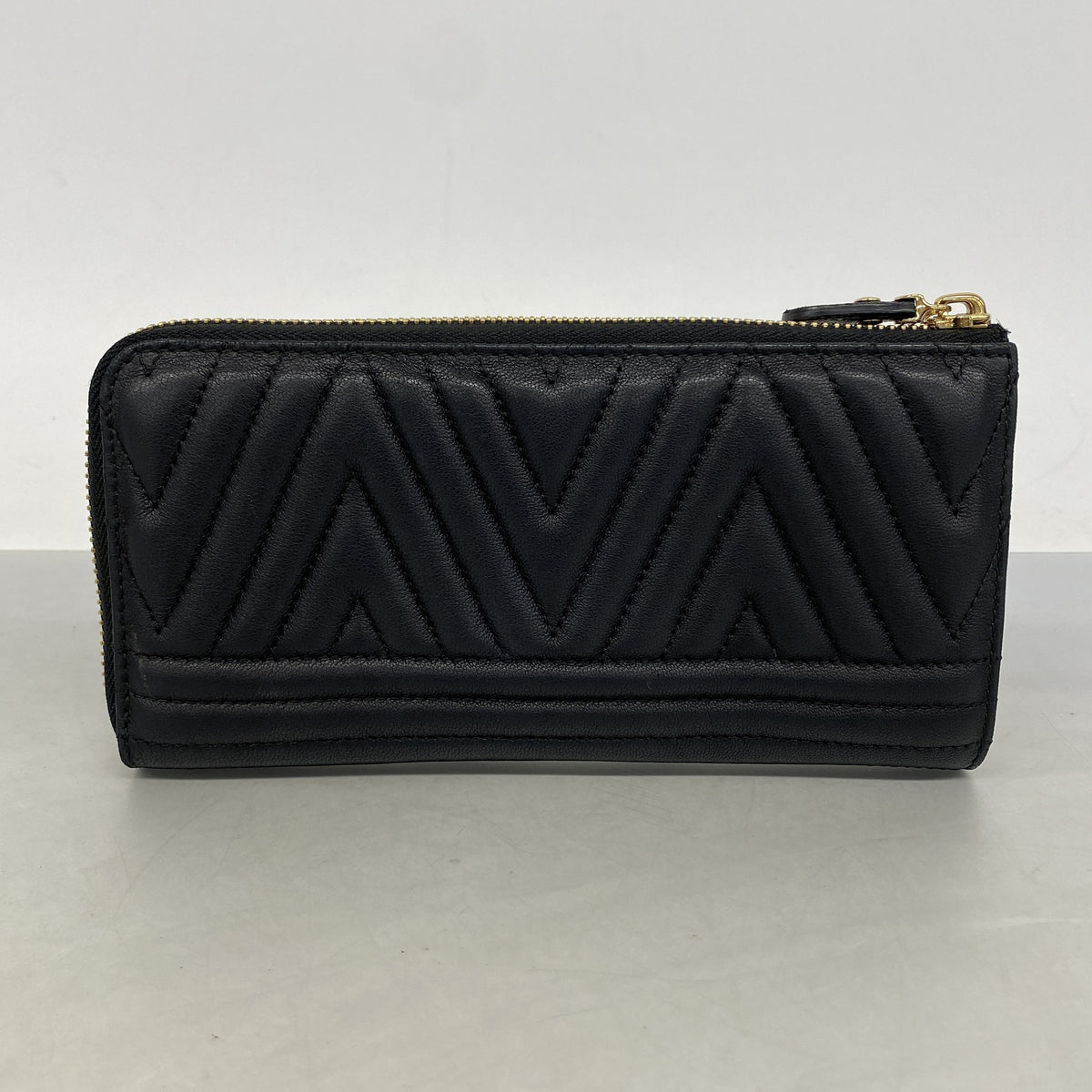 【6he4655】サルヴァトーレフェラガモ 長財布 ヴァラ レザー ブラック ゴールド金具【中古】レディース