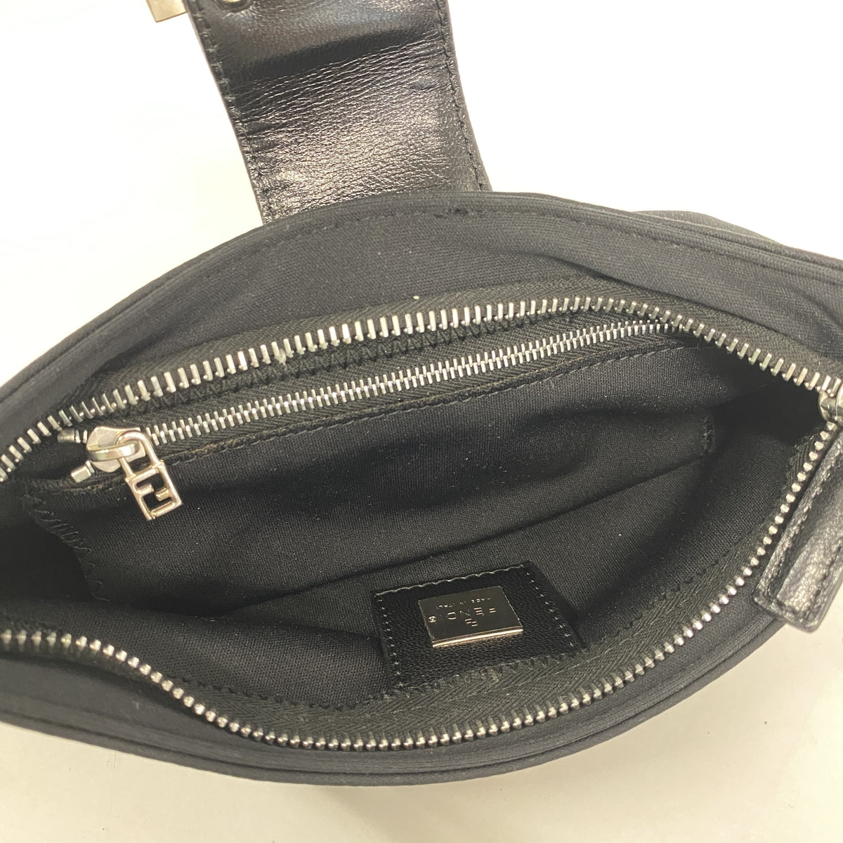 【6he4684】フェンディ ハンドバッグ ナイロン ブラック シルバー金具【中古】レディース