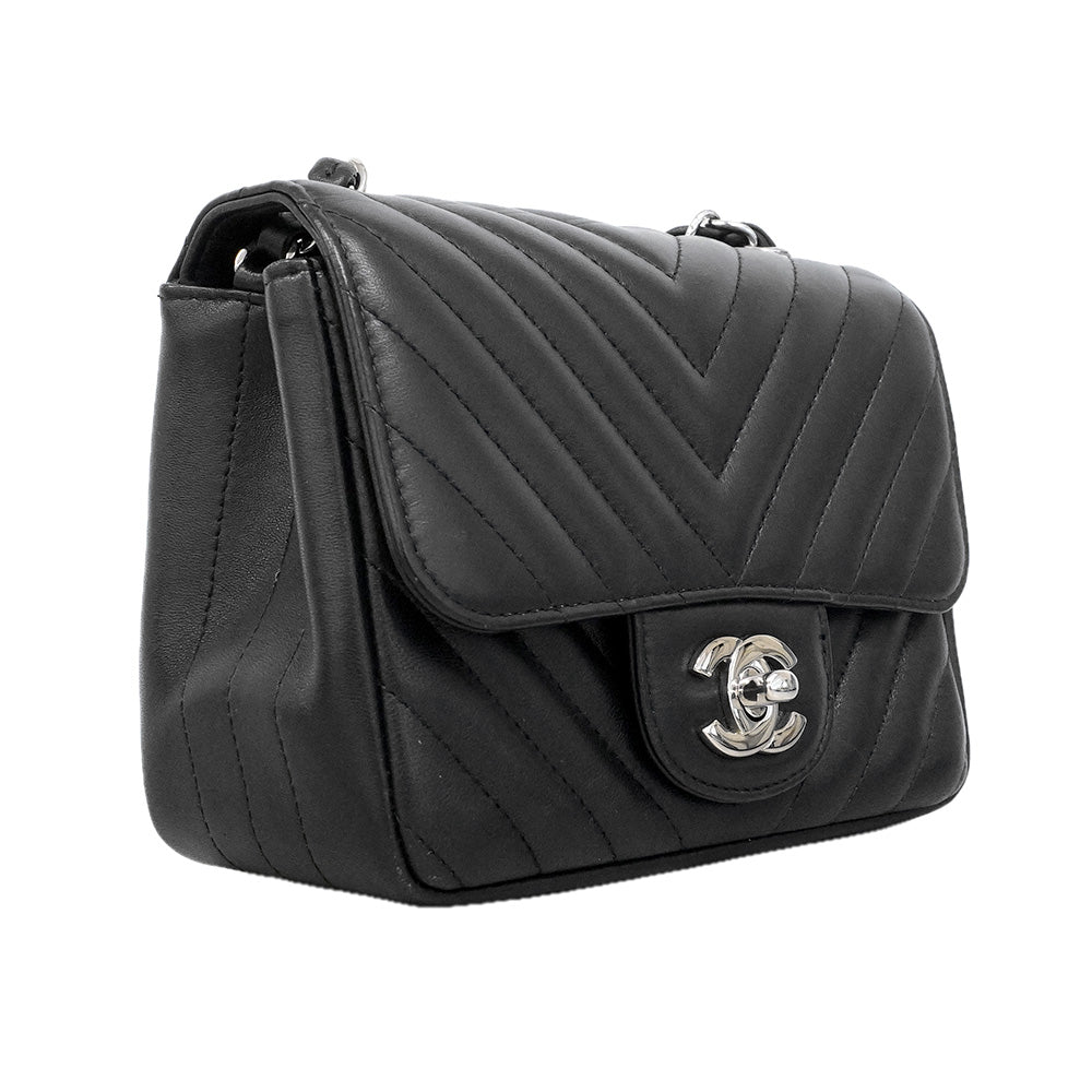 【6he4696】シャネル ショルダーバッグ チェーンショルダー シェブロン ラムスキン ブラック シルバー金具【中古】レディース
