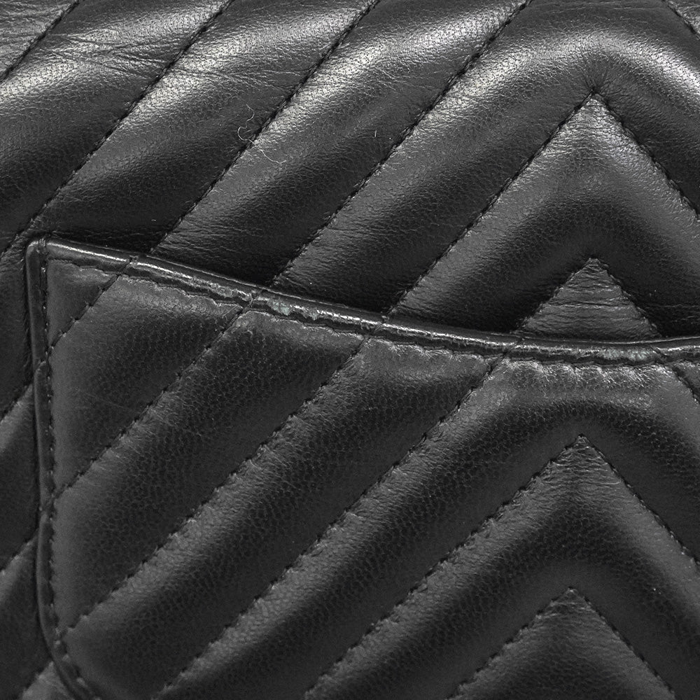 【6he4696】シャネル ショルダーバッグ チェーンショルダー シェブロン ラムスキン ブラック シルバー金具【中古】レディース