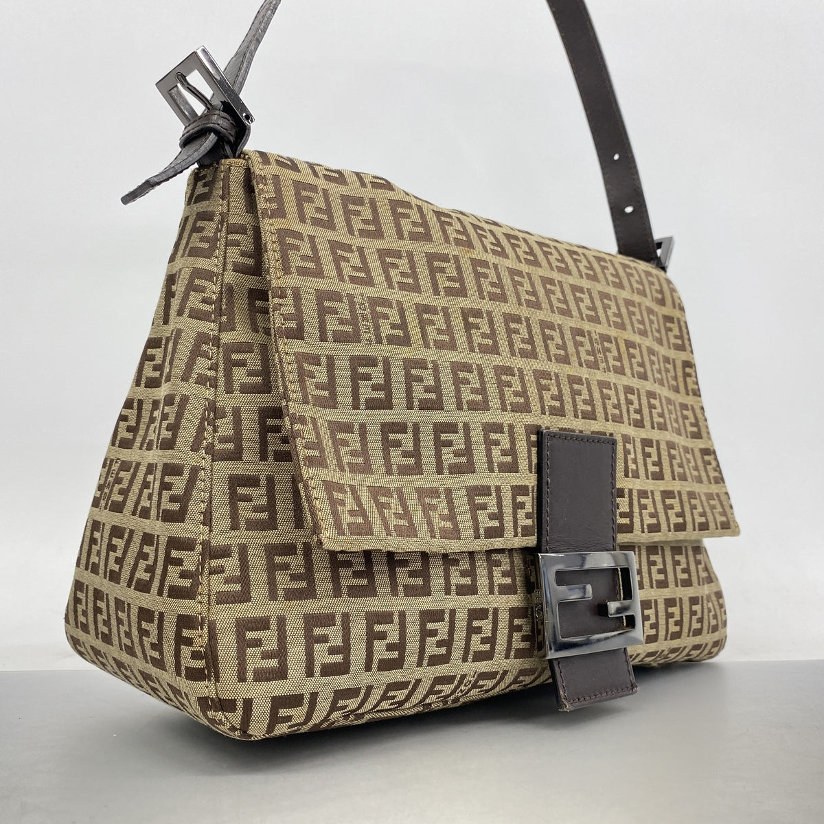 【6he4703】フェンディ ハンドバッグ ズッキーノ マンマバケット ナイロンキャンバス ベージュ シルバー金具【中古】レディース