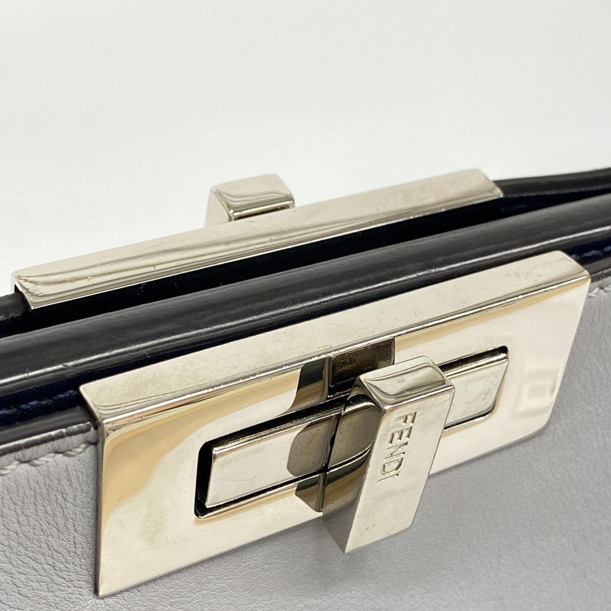 【6he4704】フェンディ ハンドバッグ ピーカブー エッセンシャル レザー グレー シルバー金具 2wayバッグ【中古】レディース