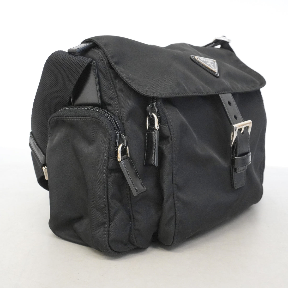【6he4708-k】プラダ ショルダーバッグ テスート ナイロン ブラック シルバー金具【中古】レディース