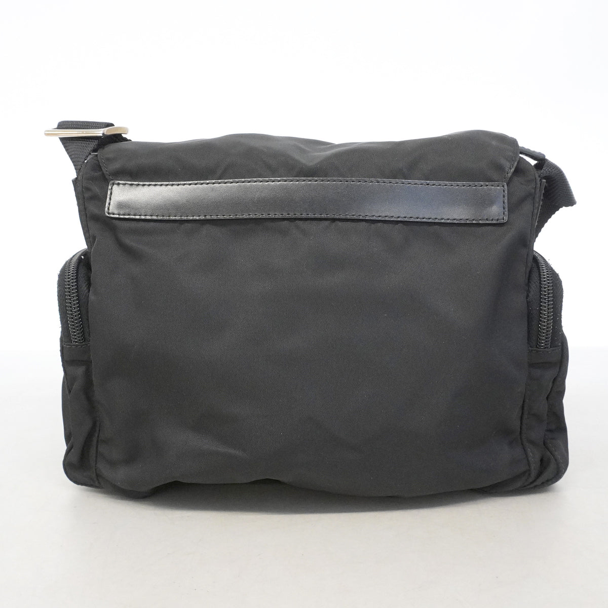 【6he4708-k】プラダ ショルダーバッグ テスート ナイロン ブラック シルバー金具【中古】レディース