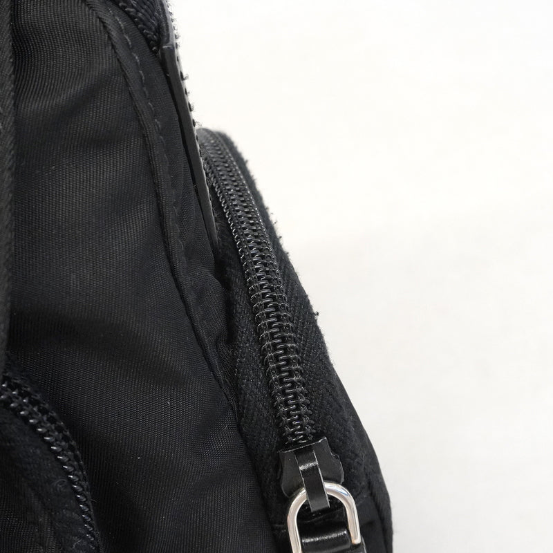 【6he4708-k】プラダ ショルダーバッグ テスート ナイロン ブラック シルバー金具【中古】レディース