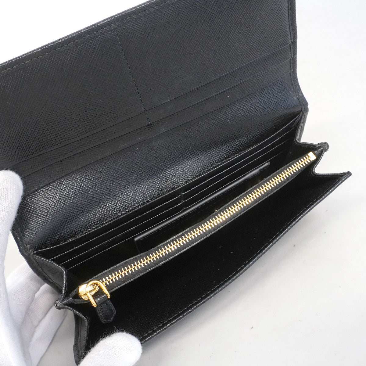 【6he4716-k】プラダ 長財布 サフィアーノ レザー ブラック ゴールド金具【中古】レディース
