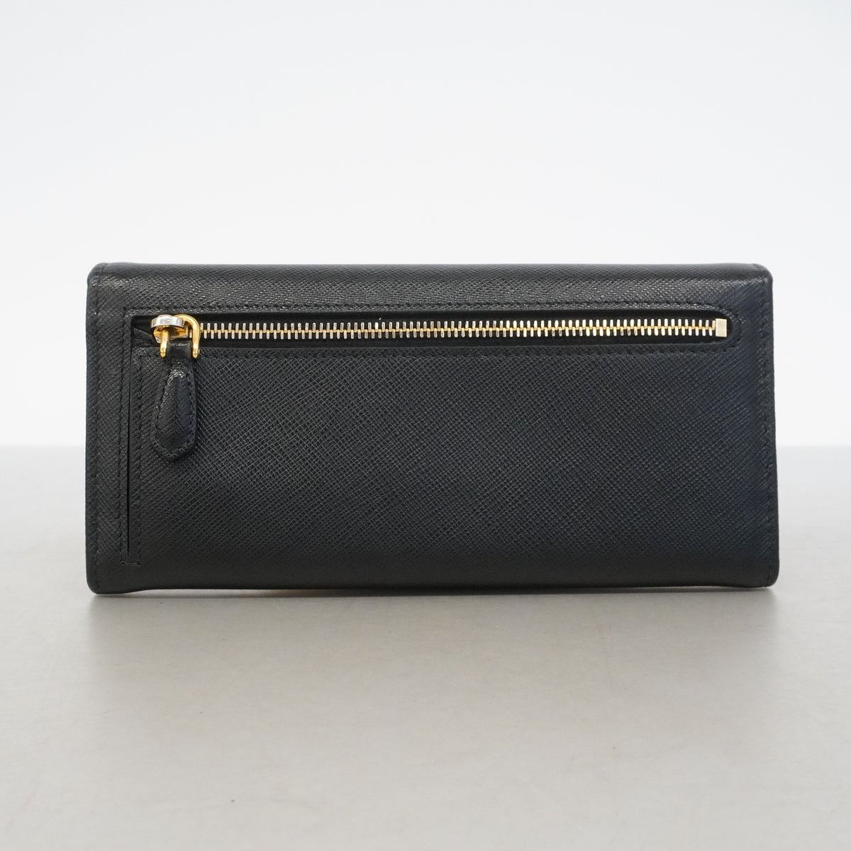 【6he4716-k】プラダ 長財布 サフィアーノ レザー ブラック ゴールド金具【中古】レディース