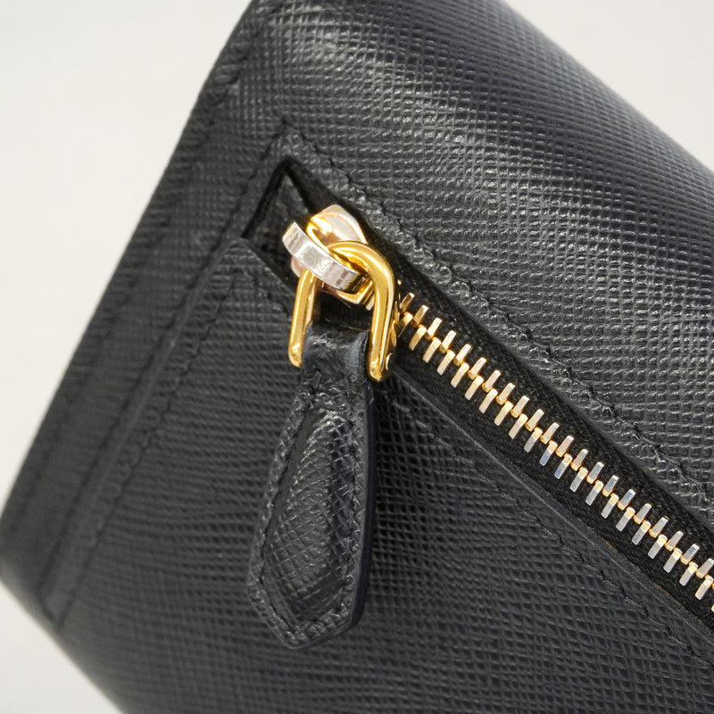 【6he4716-k】プラダ 長財布 サフィアーノ レザー ブラック ゴールド金具【中古】レディース