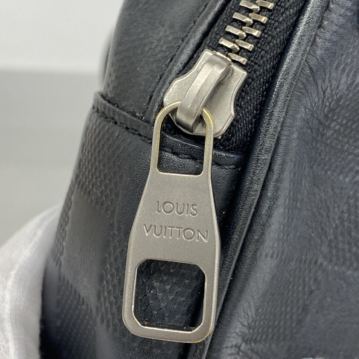 【6he4822】ルイヴィトン ボディバッグ ダミエアンフィニ アンブレール N41288　 オニキス【中古】メンズ