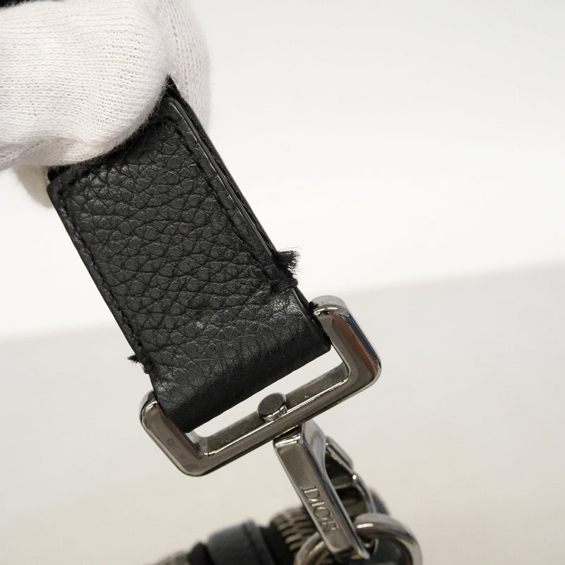 【6he4855】クリスチャンディオール ショルダーバッグ キャンバス ブラック シルバー金具【中古】レディース