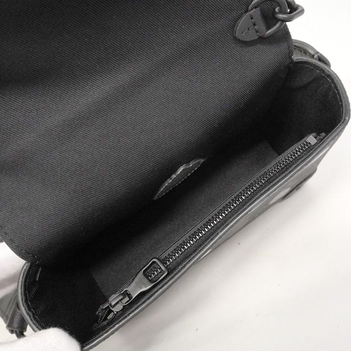 【6he4859】ルイヴィトン ショルダーバッグ モノグラム・エクリプス LV×YKスティーマーウエアラブルウォレット M81935 ブラック【中古】メンズ