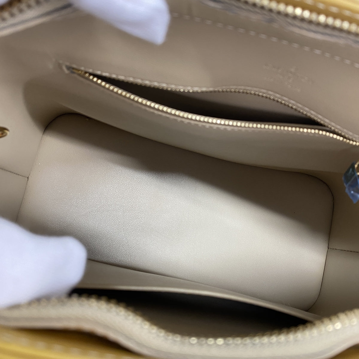 【6he4890】ルイヴィトン トートバッグ ヴェルニ ヒューストン M91004 ベージュ【中古】レディース