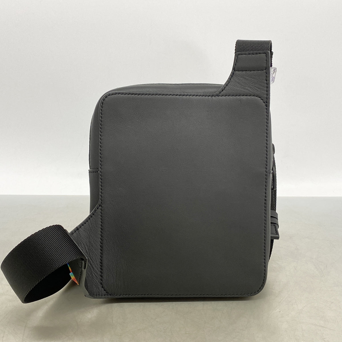 【6he4891】ルイヴィトン ボディバッグ アシンメトリカルスリングバッグ M68773 ブラック【中古】メンズ