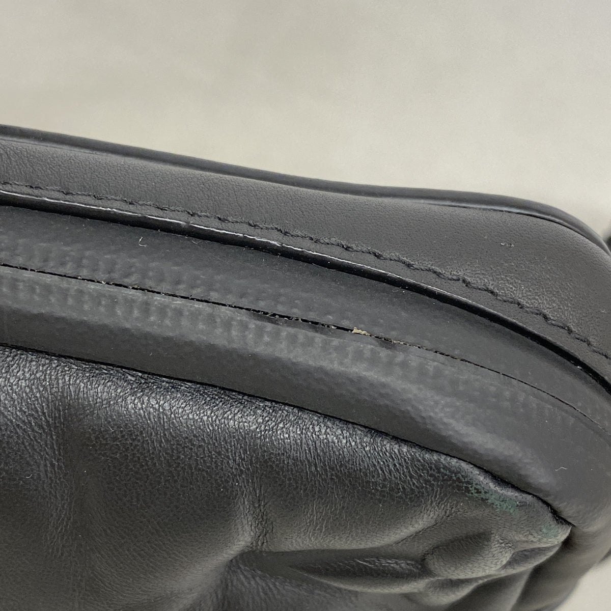 【6he4891】ルイヴィトン ボディバッグ アシンメトリカルスリングバッグ M68773 ブラック【中古】メンズ