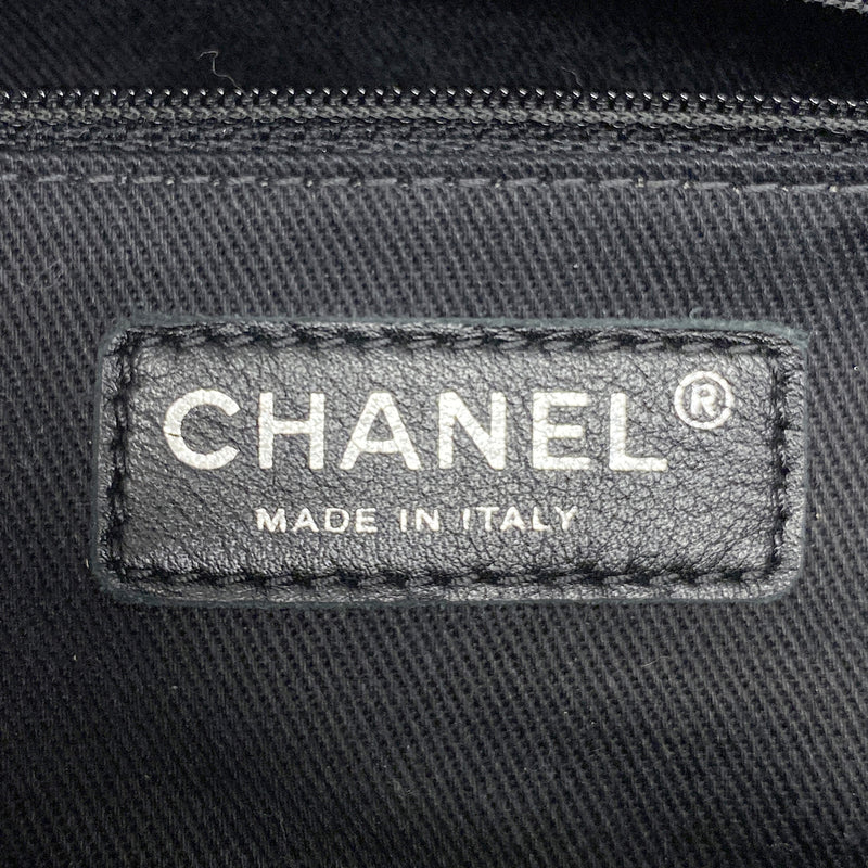 【6he4895】シャネル チェーントート マトラッセ キャビアスキン ブラック シルバー金具【中古】レディース
