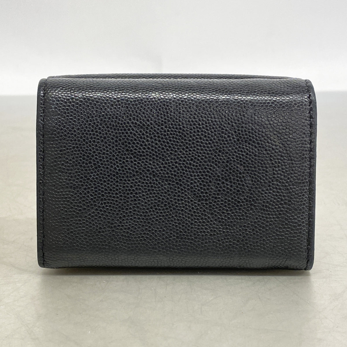 【6he4913】シャネル 三つ折り財布 カメリア キャビアスキン ブラック シャンパンゴールド金具【中古】レディース