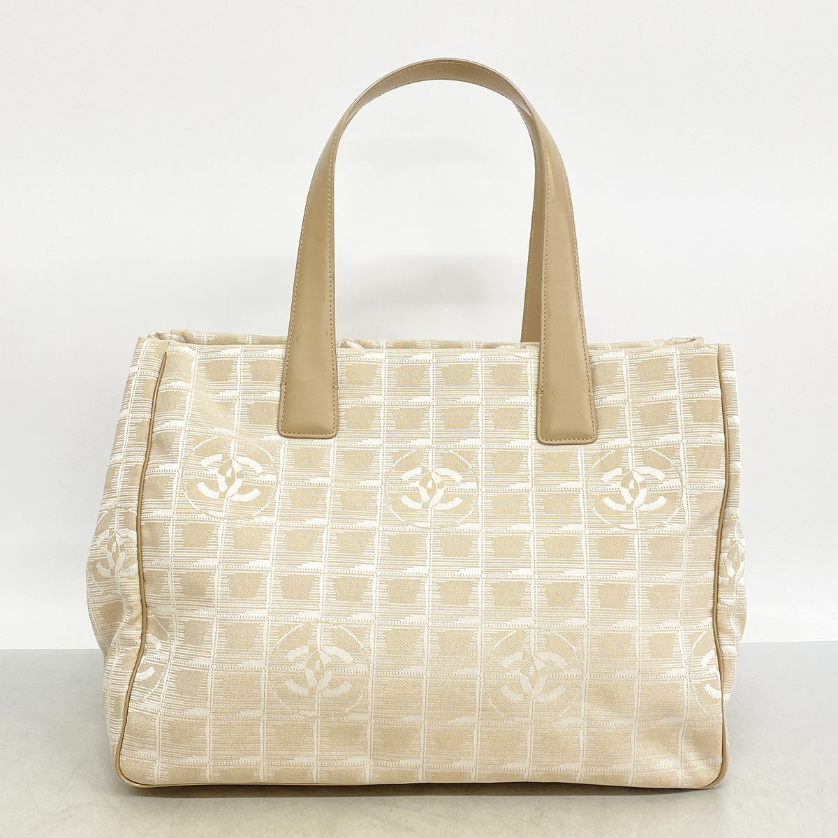 【6he4935】シャネル トートバッグ ニュートラベル ナイロン ベージュ ゴールド金具【中古】レディース