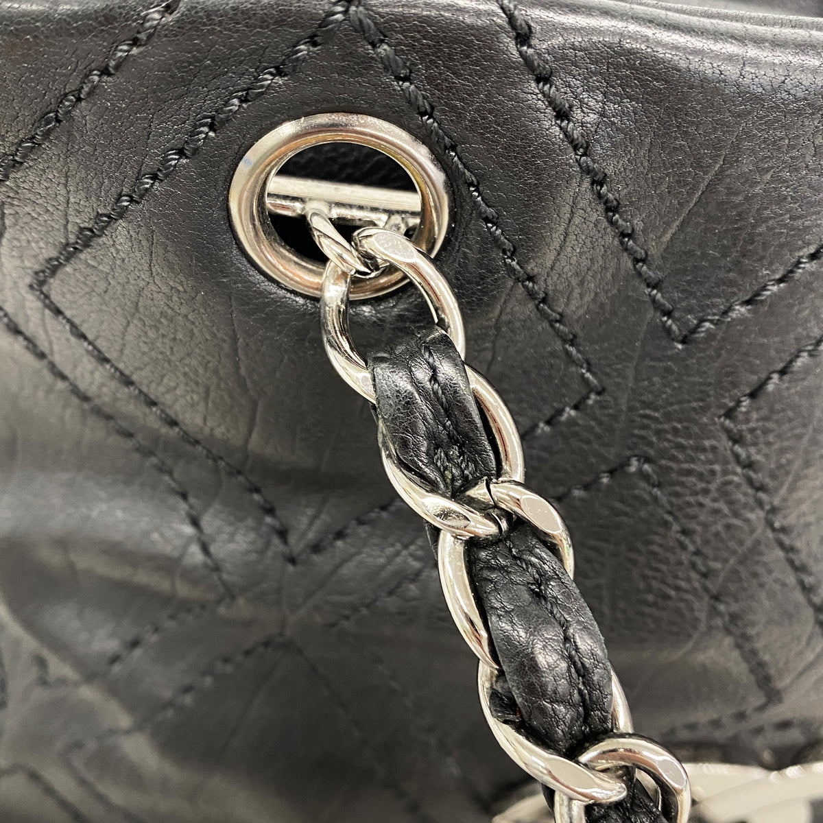 【6he4956】シャネル ショルダーバッグ マトラッセ Wチェーン レザー ブラック シルバー金具【中古】レディース