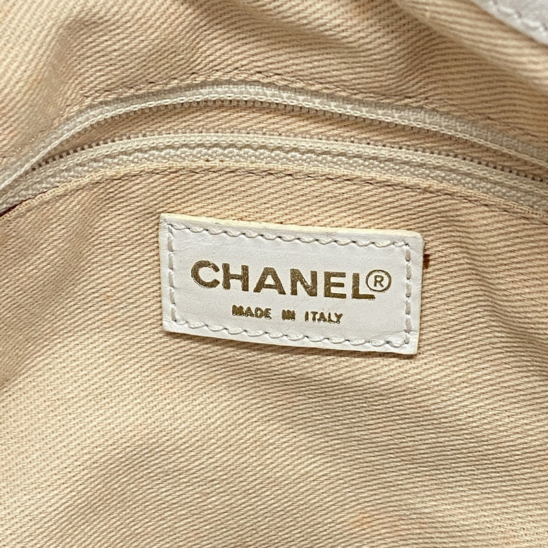 【6he4984-k】シャネル チェーントート キャンバス ベージュ ホワイト ゴールド金具【中古】レディース