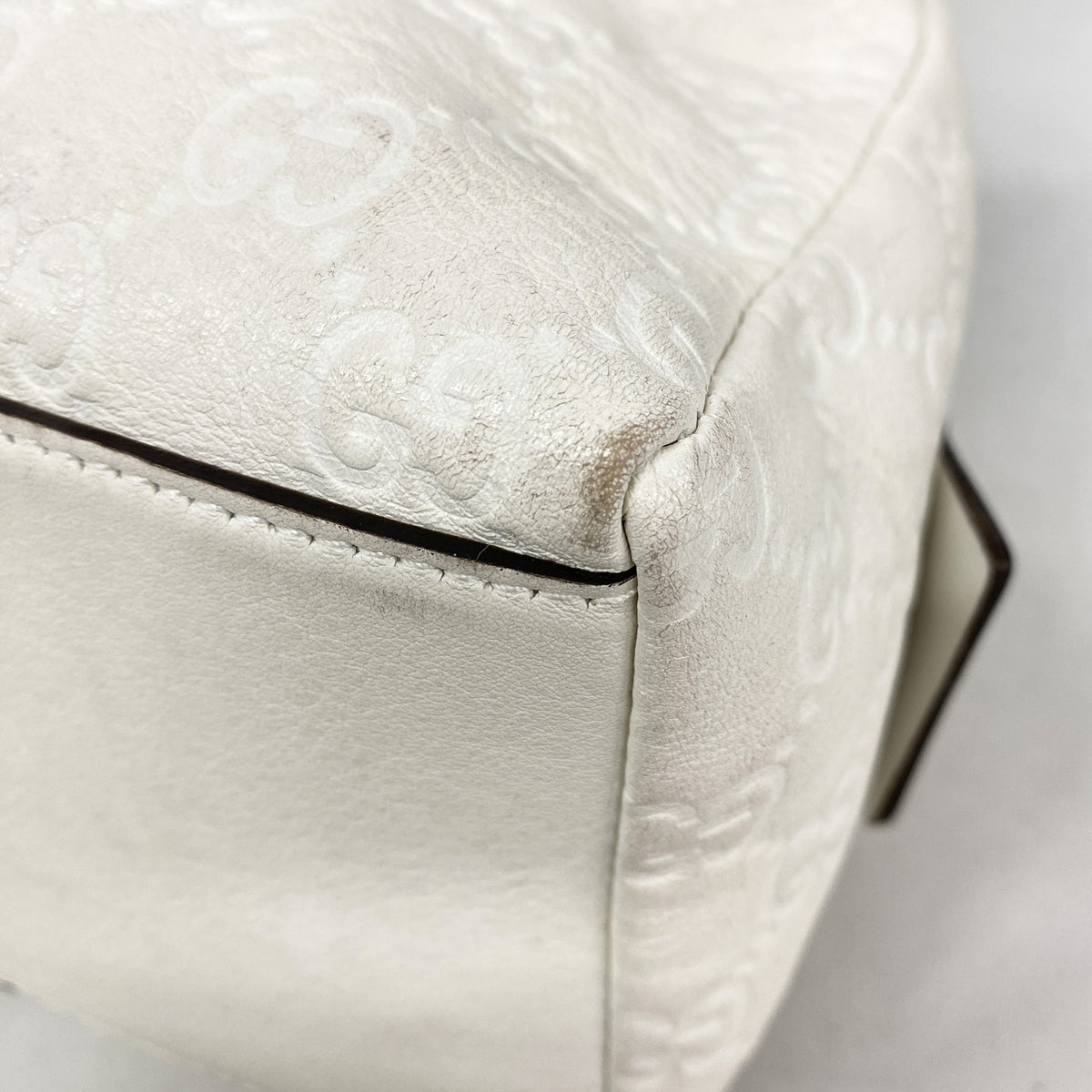 【6he5015-k】グッチ ポーチ シェリーライン グッチシマ 256637 レザー ホワイト シルバー金具【中古】レディース