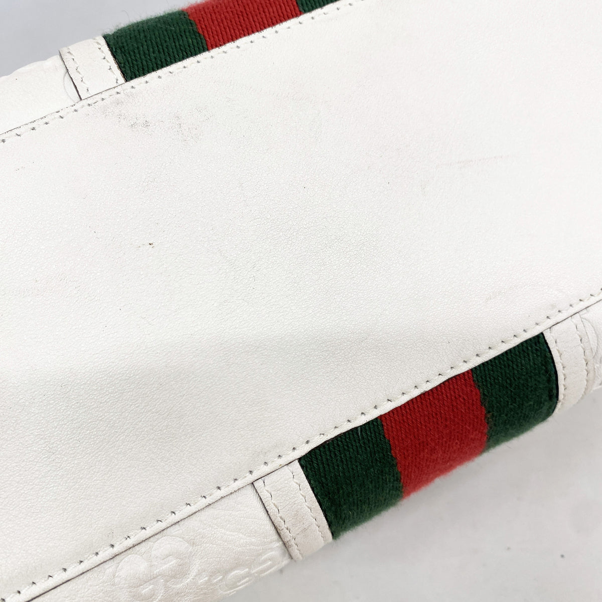 【6he5015-k】グッチ ポーチ シェリーライン グッチシマ 256637 レザー ホワイト シルバー金具【中古】レディース