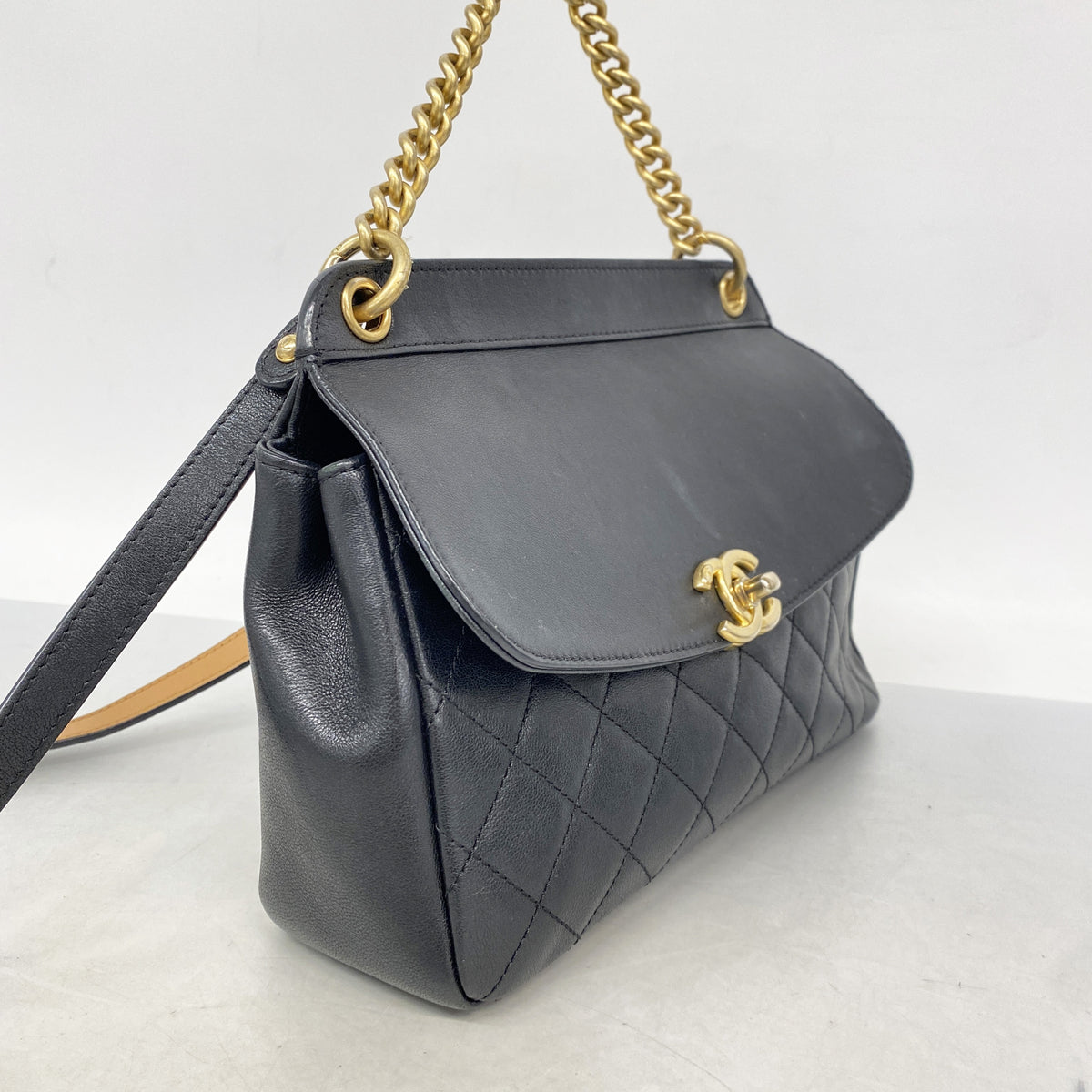 【6he5044-k】シャネル ハンドバッグ マトラッセ チェーンショルダー レザー ブラック ゴールド金具 2wayバッグ【中古】レディース