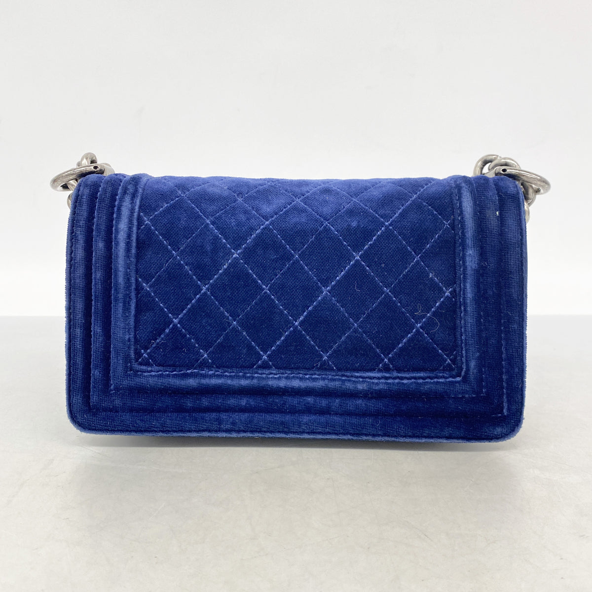 【6he5046-k】シャネル ショルダーバッグ ボーイシャネル チェーンショルダー スウェード ネイビー シルバー金具【中古】レディース