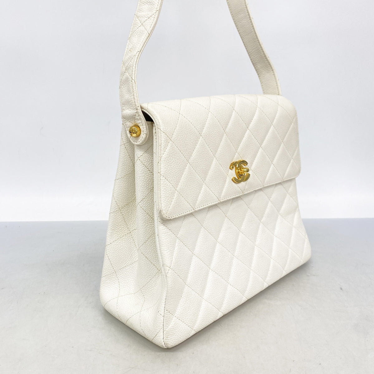 【6he5048-k】シャネル ショルダーバッグ マトラッセ キャビアスキン ホワイト ゴールド金具【中古】レディース