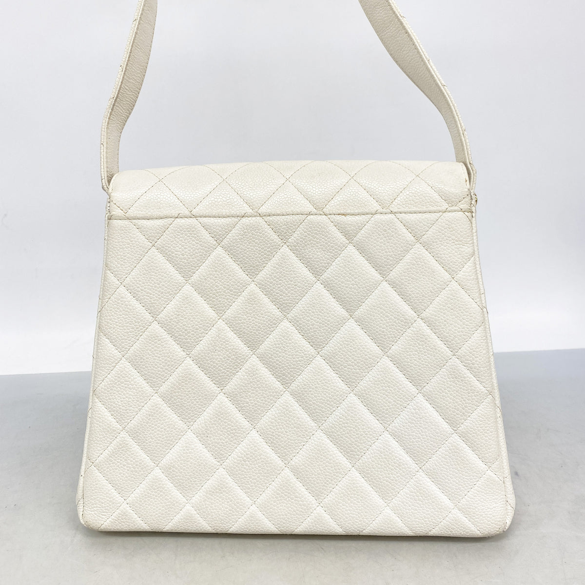 【6he5048-k】シャネル ショルダーバッグ マトラッセ キャビアスキン ホワイト ゴールド金具【中古】レディース