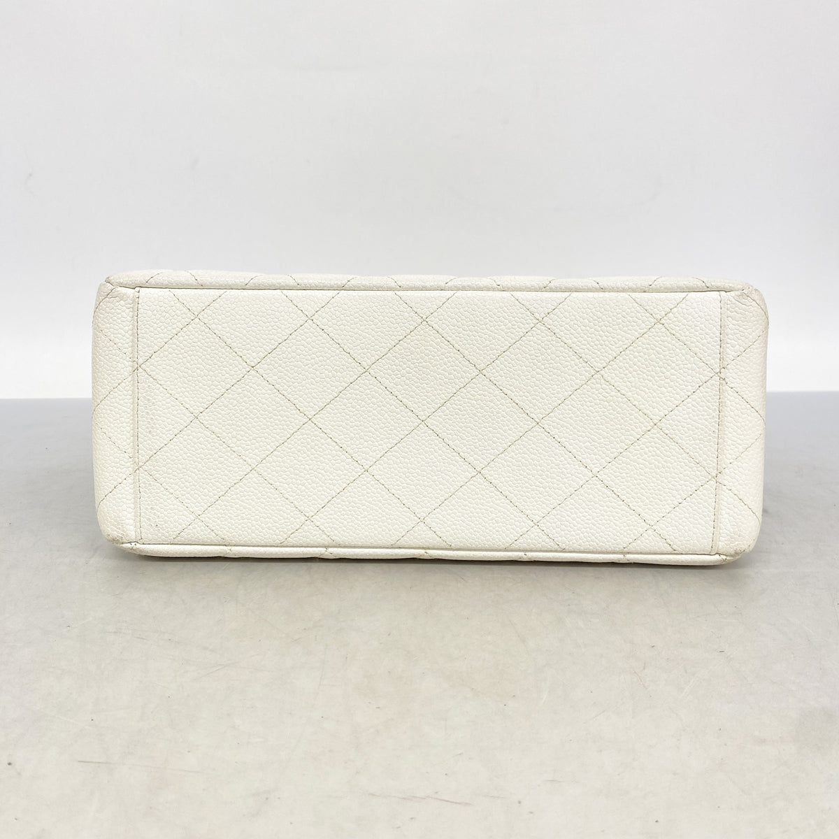 【6he5048-k】シャネル ショルダーバッグ マトラッセ キャビアスキン ホワイト ゴールド金具【中古】レディース
