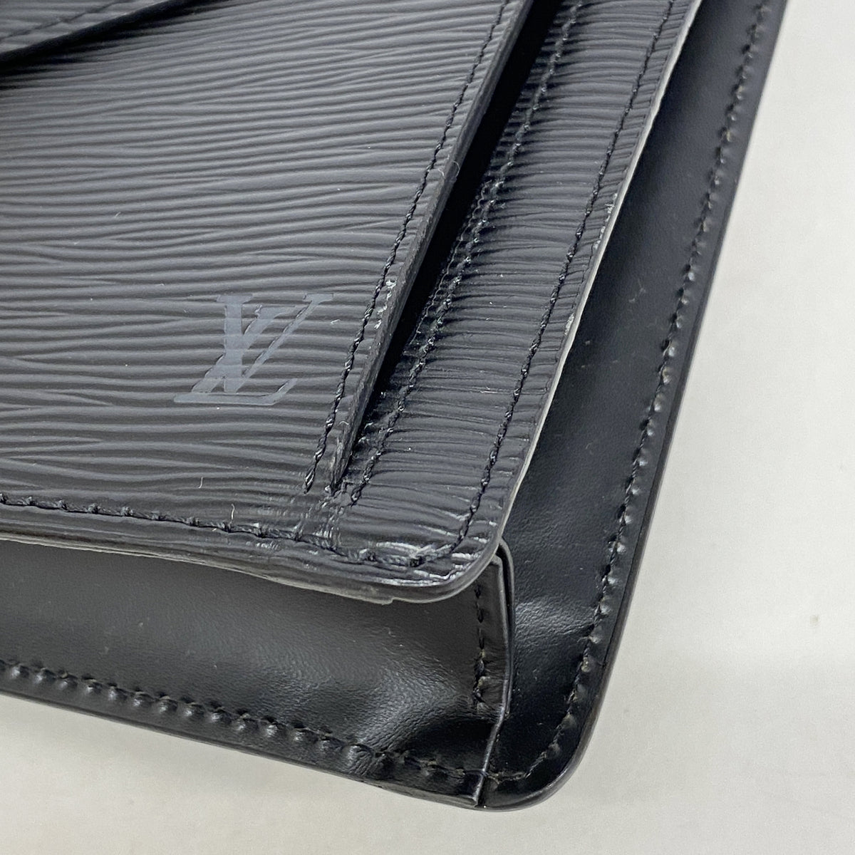 【6he5059】ルイヴィトン クラッチバッグ エピ ポシェットセリエドラゴンヌ M52612 ノワール【中古】メンズ
