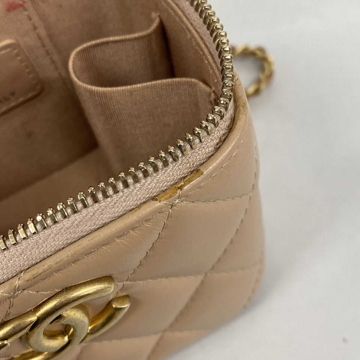 【6he5163-k】シャネル バニティバッグ マトラッセ チェーンショルダー ラムスキン ピンクベージュ ゴールド金具【中古】レディース