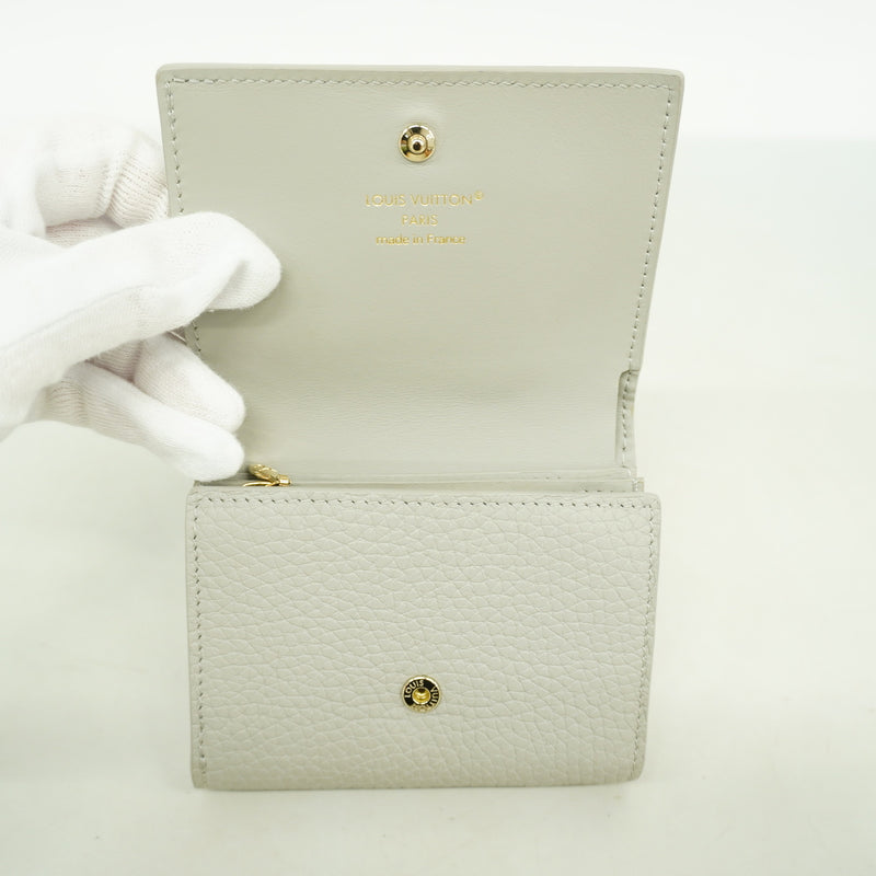 【6he5179-k】ルイヴィトン 三つ折り財布 トリヨン ポルトフォイユカプシーヌタイニー M12406 フリントグレー【中古】レディース