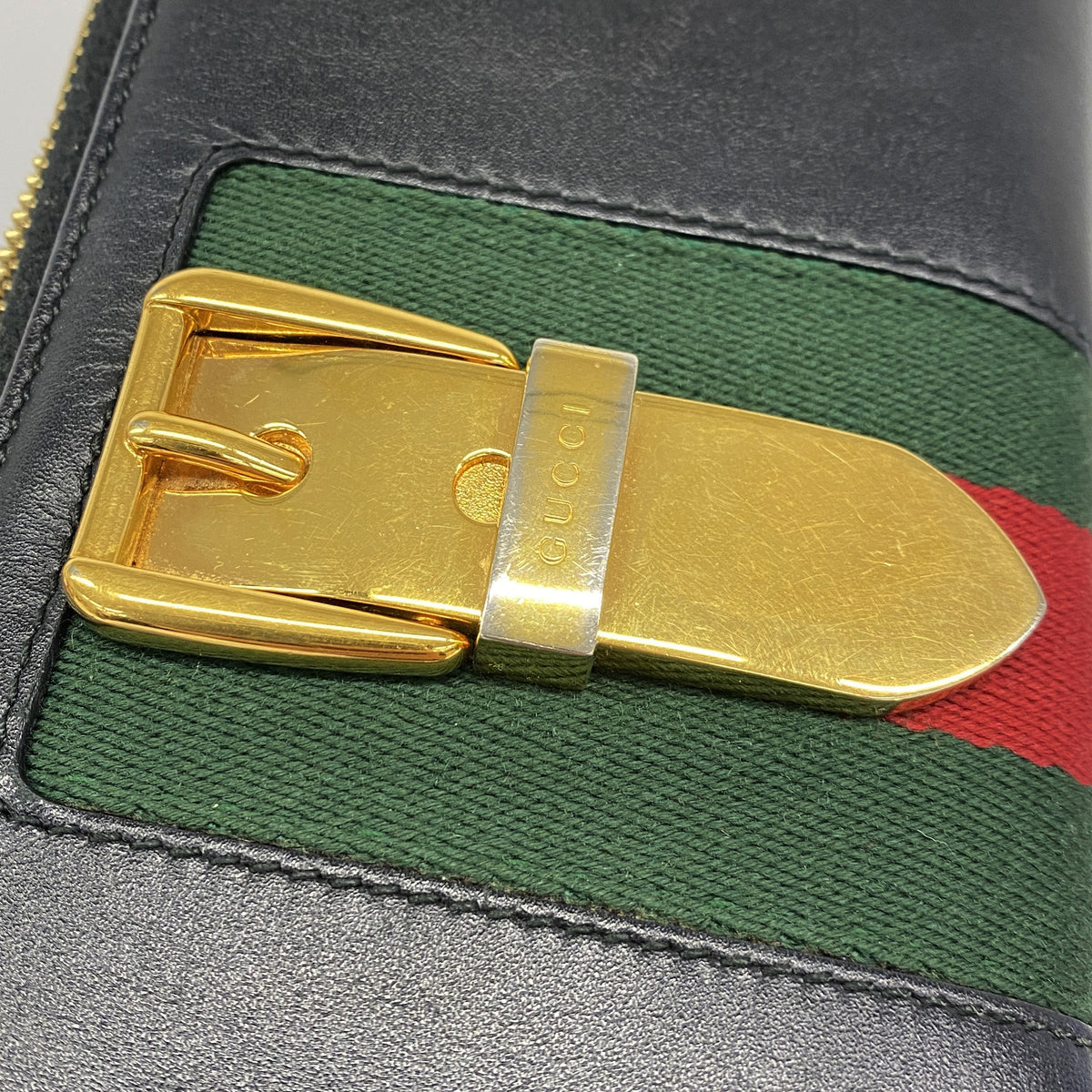 【6he5274-k】グッチ 長財布 シェリーライン 476083 レザー ブラック ゴールド金具【中古】レディース