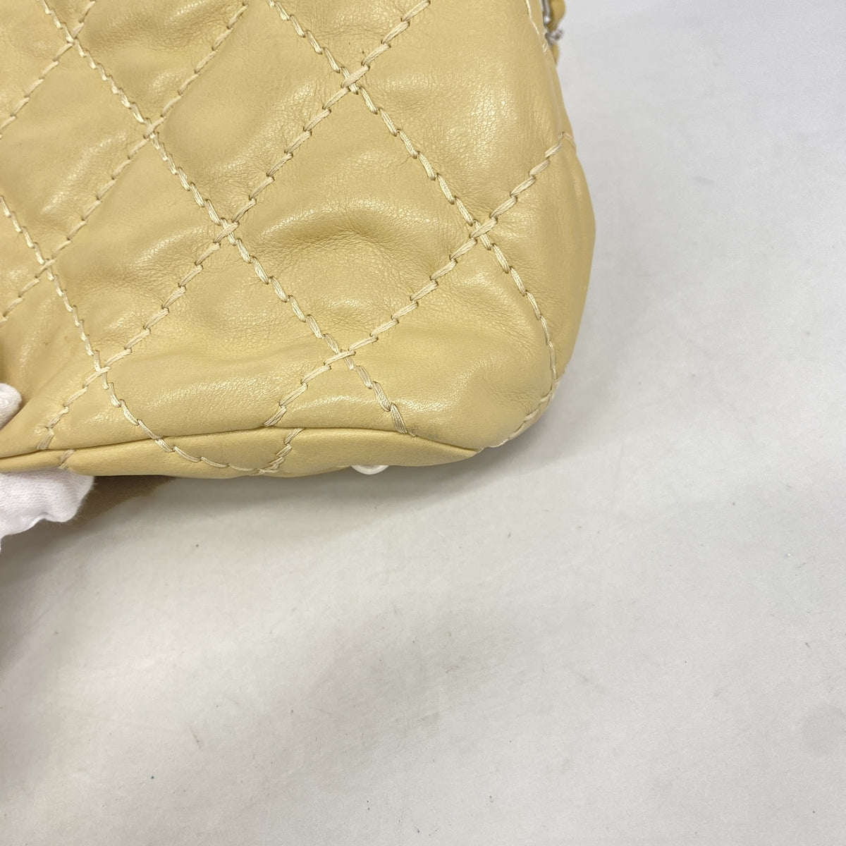 【6he5299-k】シャネル ショルダーバッグ ワイルドステッチ チェーンショルダー ラムスキン ベージュ シルバー金具【中古】レディース