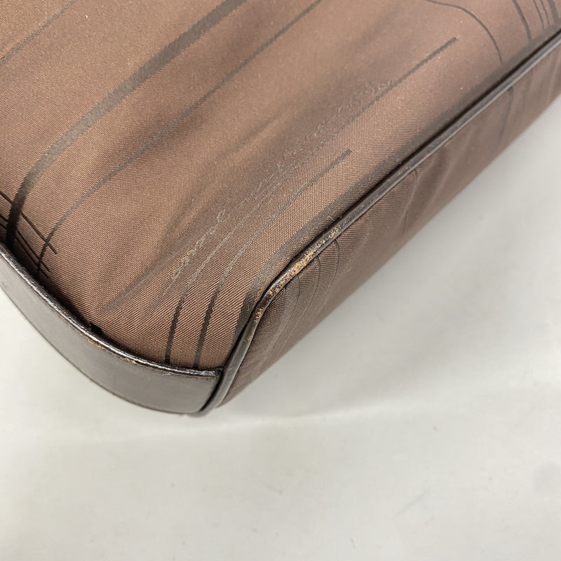 【6he5307】サルヴァトーレフェラガモ ショルダーバッグ ナイロン ダークブラウン シルバー金具【中古】レディース