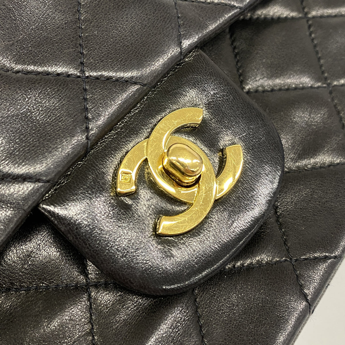 【6he5308】シャネル ショルダーバッグ マトラッセ Wフラップ Wチェーン ラムスキン ブラック ゴールド金具【中古】レディース