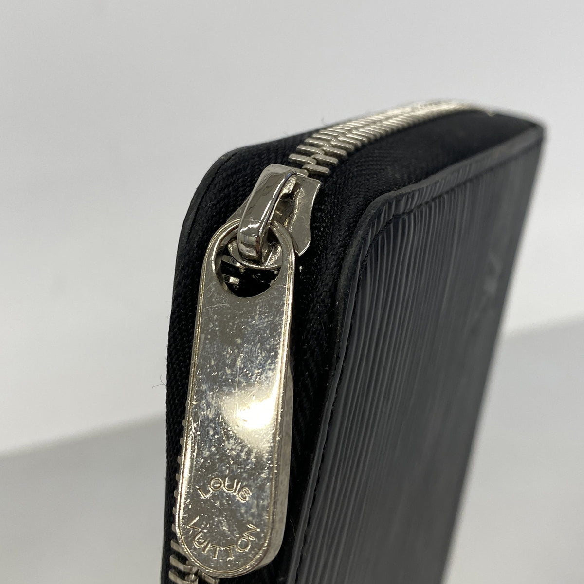 【6he5313】ルイヴィトン 長財布 エピ ジッピーウォレット M61857 ノワール【中古】メンズ レディース ユニセックス