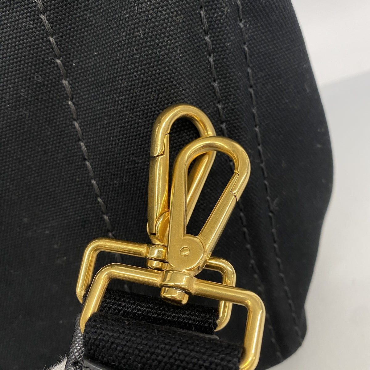 【6he5326-k】プラダ ハンドバッグ カナパ キャンバス ブラック ゴールド金具 2wayバッグ【中古】レディース