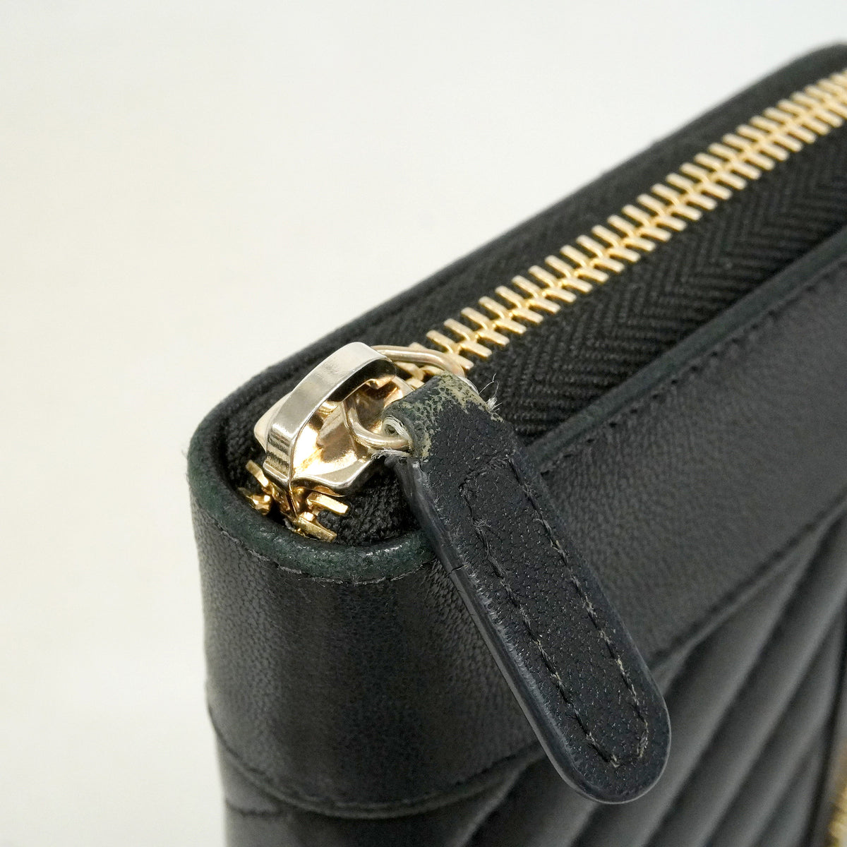 【6he5419】シャネル 長財布 Vステッチ マドモアゼル ラムスキン ブラック シャンパンゴールド金具【中古】レディース