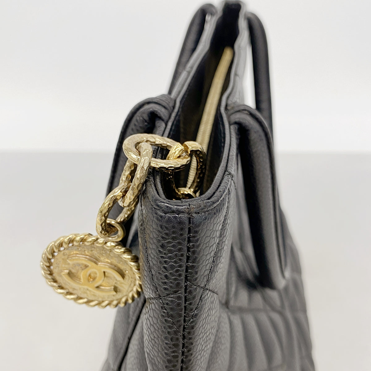 【6he5479】シャネル トートバッグ 復刻トート キャビアスキン ブラック ゴールド金具【中古】レディース