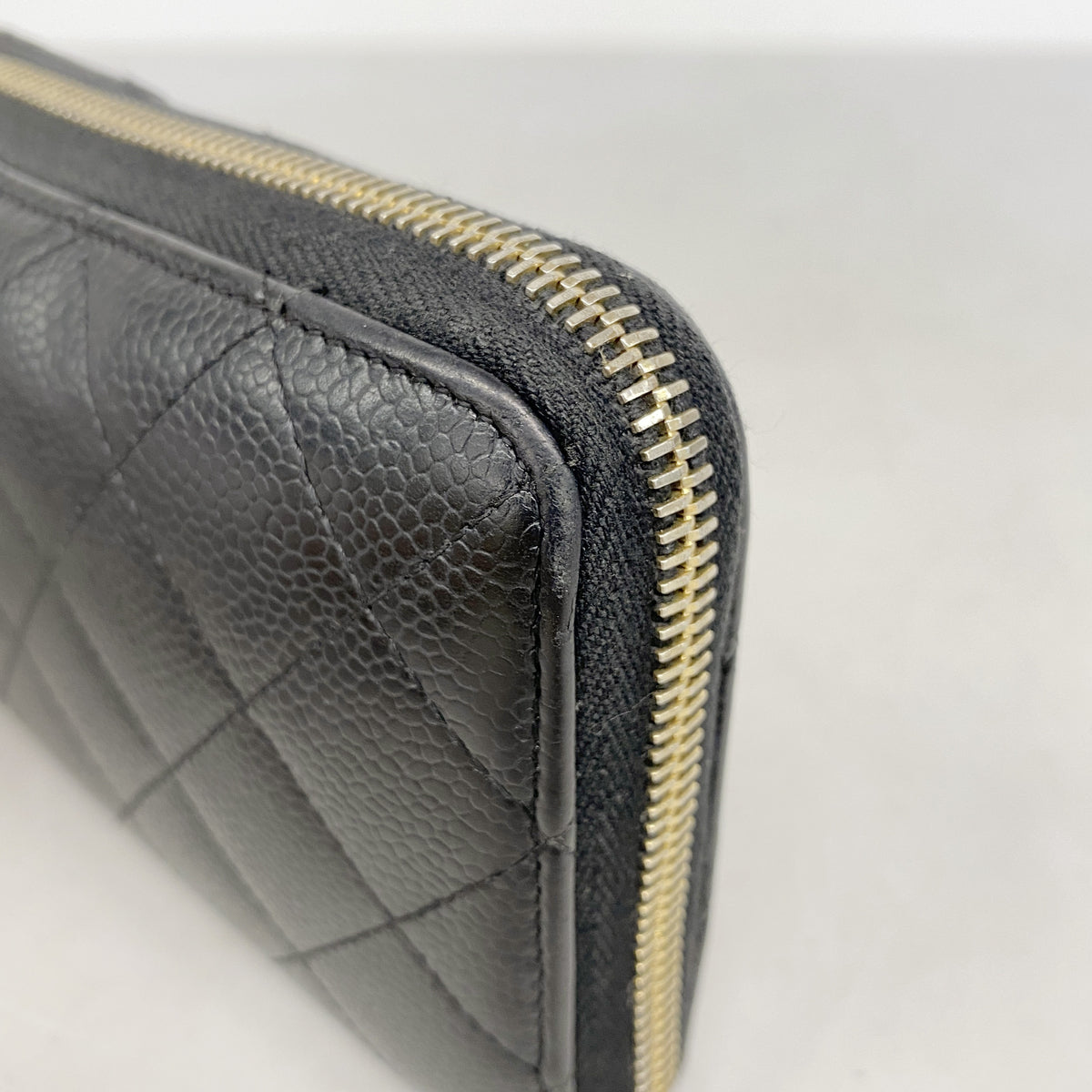 【6he5481】シャネル 長財布 マトラッセ キャビアスキン ブラック ゴールド金具【中古】レディース