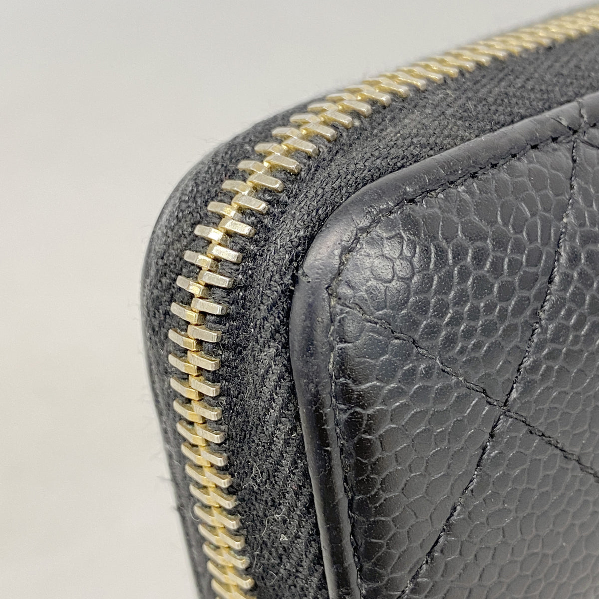 【6he5481】シャネル 長財布 マトラッセ キャビアスキン ブラック ゴールド金具【中古】レディース