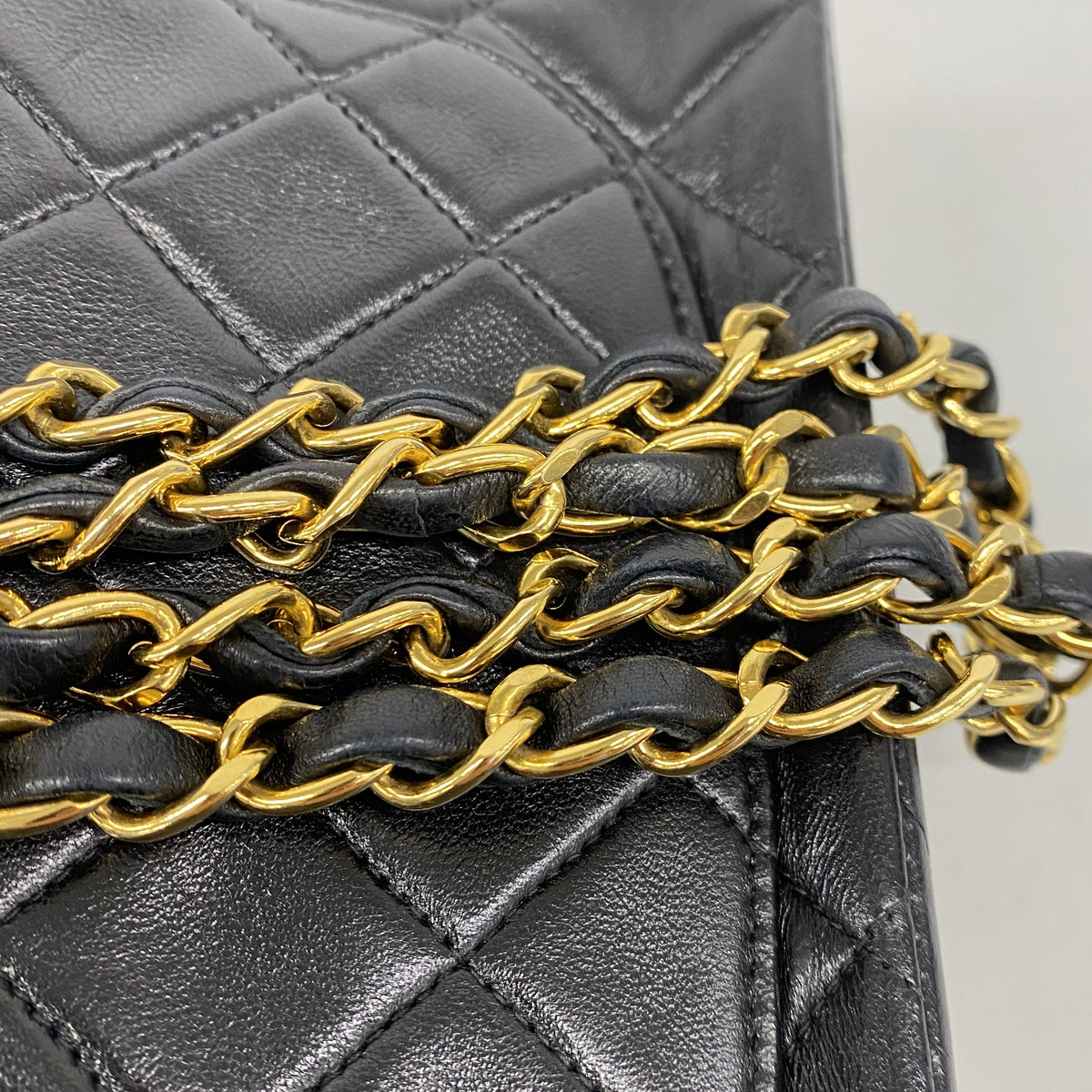 【6he5487】シャネル ショルダーバッグ マトラッセ Wフラップ Wチェーン ラムスキン ブラック ゴールド金具【中古】レディース